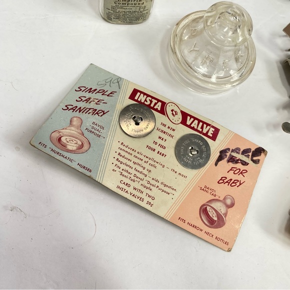 Vintage Junk Drawer Lot Kitchen Items Sprinx Cord Salt Pyrex lid crazy-daisy + - Picture 13 of 16